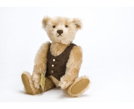 A Steiff limited edition British Collector’s Teddy Bear 1996, 536 of 3000, in original box with certificate (box end faded)