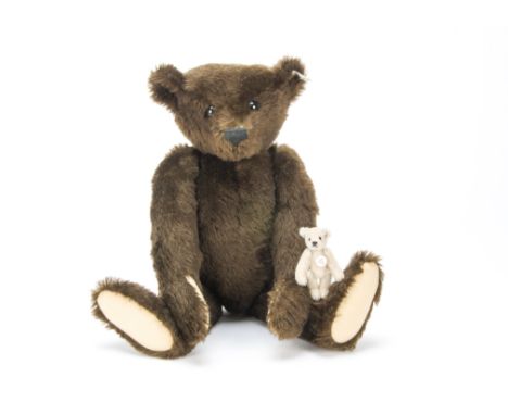 A Steiff limited edition British Collector’s 1907 Replica Teddy Bear,  197 of 3000, 1993 (missing box, certificate and chest 