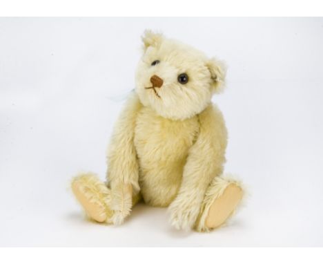 A Steiff limited edition Musical Bear 1928 Yellow 40, 3382 of 8000, in original box with certificate, 1992 (box lid damaged a