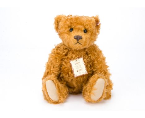 A Steiff limited edition British Collector’s Teddy Bear 2005, 2793 of 4000, in original box with certificate 