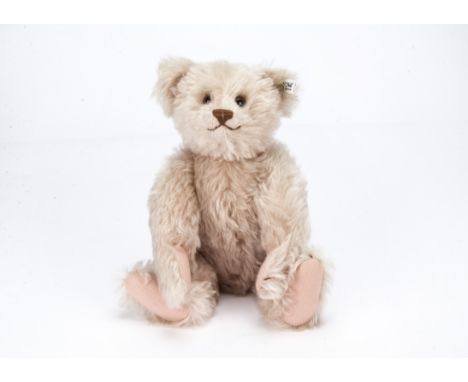 A Steiff limited edition Teddy Rose, 1819 of 10000, in original box with plastic lid and certficate, 1987 (chest tag loose an