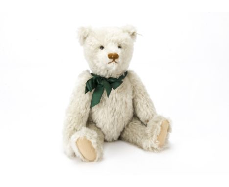 A Steiff limited edition British Collector’s 1911 Replica Teddy Bear,  150 of 3000, in original box with certificate, 1992 (m