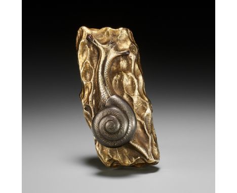 TAKEYAMA MASAHIKO: A SUPERB AND RARE GOLD AND MIXED METAL NETSUKE OF A SNAIL ON A LOGBy Takeyama Masahiko, signed Masahiko 真彦