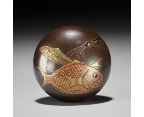 A FINE LACQUER MANJU NETSUKE WITH MARINE LIFEUnsignedJapan, 19th century, Edo period (1615-1868)The two-part manju netsuke be