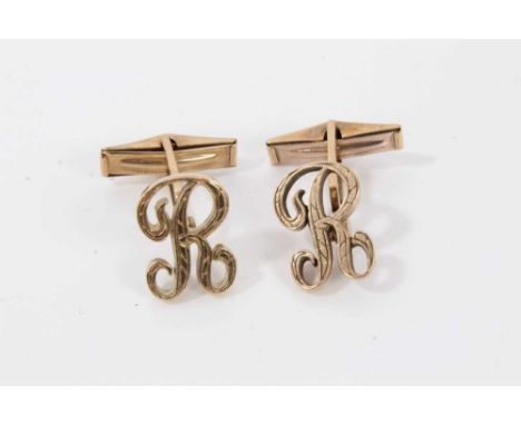 Pair 9ct gold 'R' initial cufflinksCondition report: Weight 7.4 grams