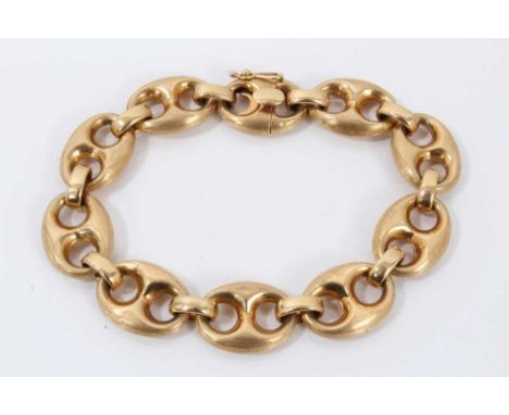 18ct gold mariner link bracelet, 19.5cm long Condition report: Weight 18.3 grams.Hallmarks on clasp and on outer link- Birmin