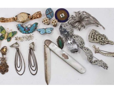 Vintage green jewellery box containing costume jewellery including Chinese silver kingfisher feather moth brooch, silver and 