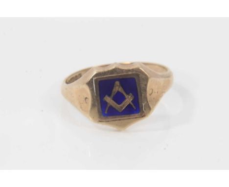 9ct gold Masonic signet ring with rotating panel depicting blue enamel decoration to one side and engraved monogram to the ot