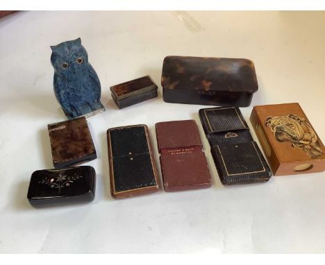 Group of antique and later collectables, including a bakelite 'Bourjois' perfume bottle holder in the form of an owl, with or