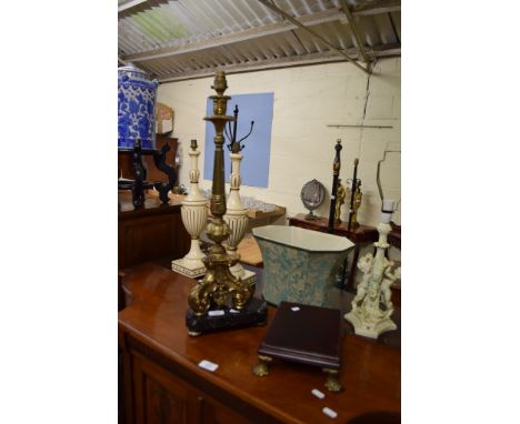 REPRODUCTION BRASS TABLE LAMP, SMALL MAHOGANY STAND WITH BRASS FEET, 65CM HIGH AND 24CM WIDE