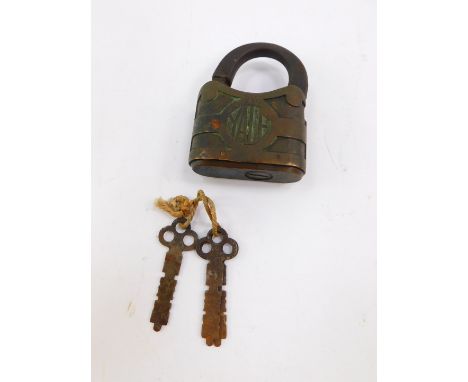 A vintage Yale Y &amp; T brass padlock, with three keys, 8cm wide.