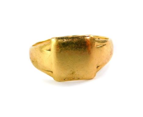 A gentleman's 9ct gold signet ring, size T, 1.2g. 