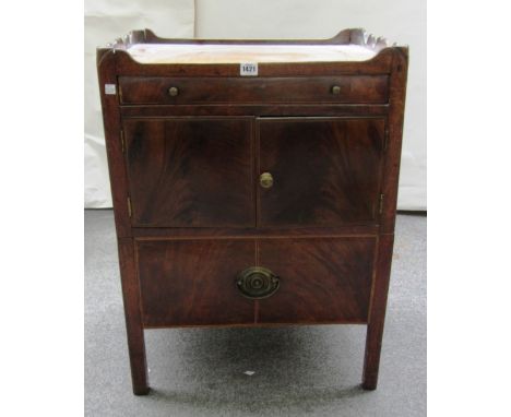 A George III mahogany tray top night commode with single drawer over cupboard and dummy drawer, on block supports, 79cm wide.