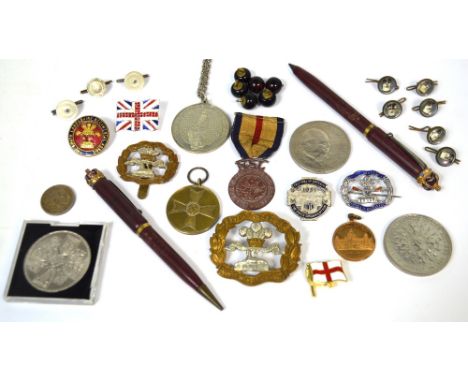 A small group of collectors' items to include a set of four unusual 1920s/30s buttons with simulated Essex intaglio roundels 