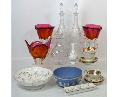 A quantity of ceramics and glassware to include Wedgwood 'Ice Rose' pattern teaware, Paragon cabinet cups and saucers, three 