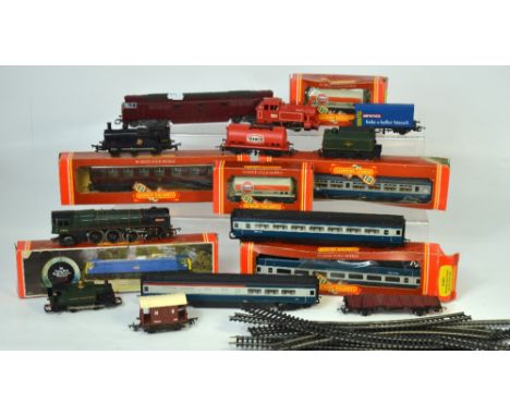 A vintage suitcase containing a quantity of Hornby Dublo to include two engines, 'Western Gladiator', 'Britannia', track, car