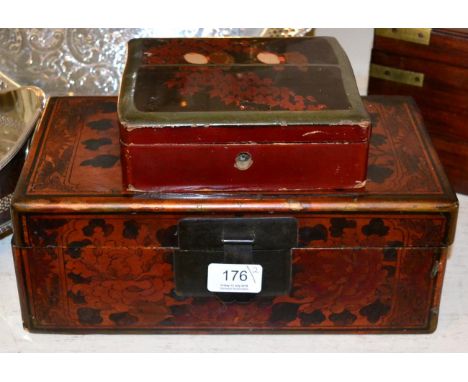A snuff bottle collectors box and another 