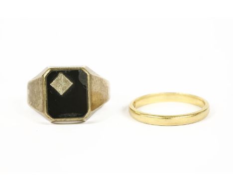 A gentleman's 9ct gold diamond set onyx signet ring, and a 22ct gold wedding ring, dated 1952, Chester, size O22ct 2.59gsigne
