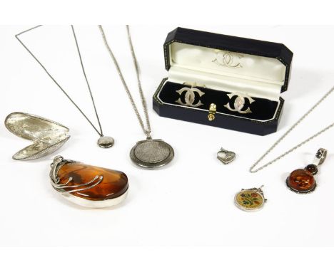 A collection of silver items to include a silver amber cabochon pendant, a silver pendant with amber coloured resin cabochon 