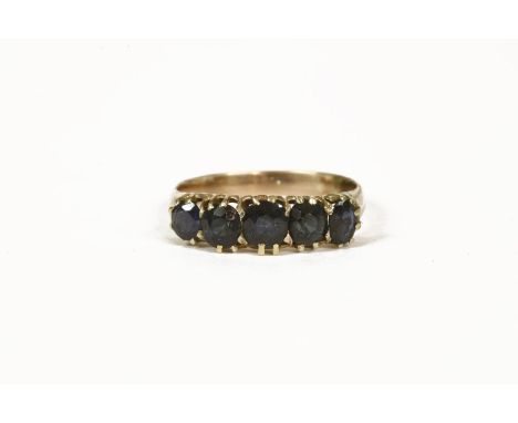 An Edwardian gold five stone graduated sapphire ring, size L2.11g