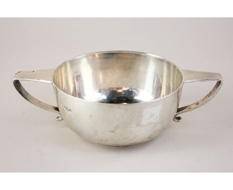 A George V silver quaich, maker William Hutton & Sons, Sheffield 1918, 8oz