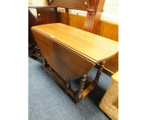 AN OAK GATE LEGGED DROP LEAF TABLE