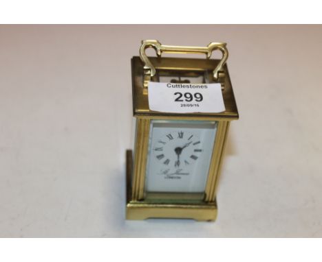 A BRASS ST JAMES (LONDON) SMALL CARRIAGE CLOCK & KEY