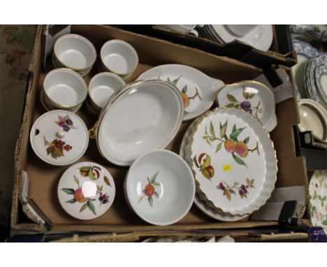 A TRAY OF ROYAL WORCESTER EVESHAM DINNERWARE