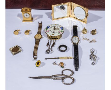 A box of vintage collectable items