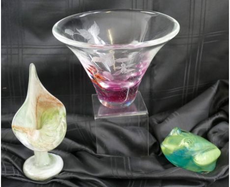 A Jack-in-the-Pulpit vase, with green and brown swirling pattern and button base 22cm high, a trumpet shaped bowl in clear gl