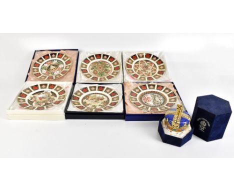 ROYAL CROWN DERBY; six limited edition Christmas series plates with certificates of authenticity, diameter of each 21.7cm, an