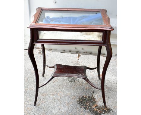 An Edwardian mahogany bijouterie table, raised on outswept supports, height 77cm, length 60cm.Additional InformationHeavy wea