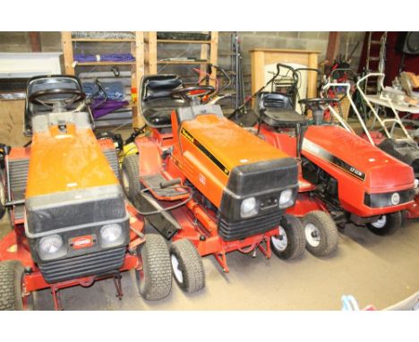 A Westwood SII00 ride on lawn mower with Briggs and Stratton 11hp engine