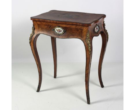 A good 19th Century English walnut Ladies Dressing or Vanity Table, with kingwood crossbanding and central oval marquetry pan