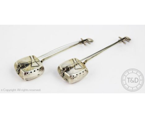A pair of Japanese sterling silver shamisen form pepperettes, each 10.5cm long
