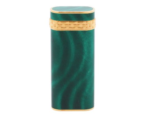 CARTIER VINTAGE Feuerzeug. Vergoldeter Korpus mit Smaragdgrünem Chinalack. Voll funktionsfähig. Etui anbei (defekt). Alterssp
