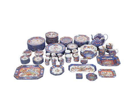 HERMÈS Pozellanservice "MARQUETERIE DE PIERRES D´ORIENT ET D´OCCIDENT". Service bestehend aus 133 Teilen. Darunter 1x gr. Pla