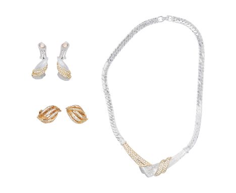 CHRISTIAN DIOR VINTAGE Modeschmuck Set. Set bestehend aus Collier und zwei Paar Ohrclips. Jeweils mit Staubbeutel. Guter Erha