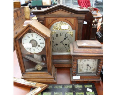Three bracket clocks and two cribbage boards (5) 