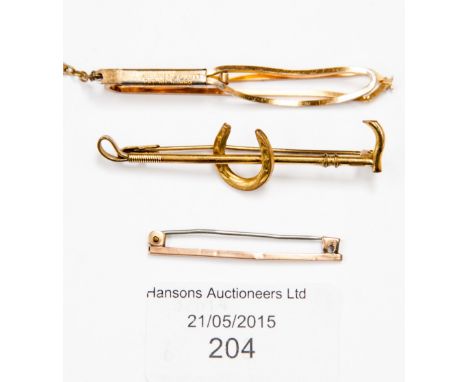 A rose metal bar brooch and a hunting brooch (stock clasp) and fine clasp (3) 