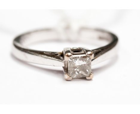 An 18ct  white gold solitaire diamond ring, claw set princess cut