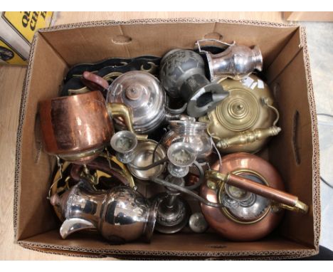 A box of assorted brassware and metalwares, including a copper kettle, another smaller copper and brass kettle, a trivet stan