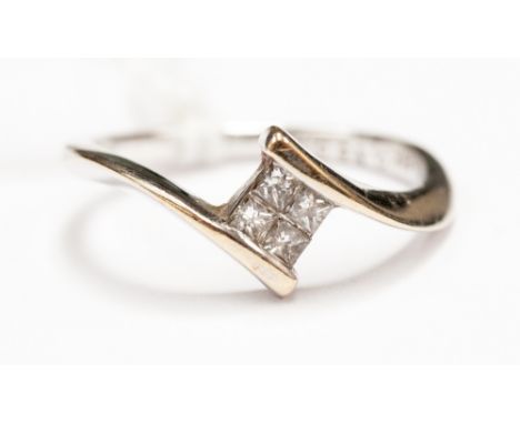 An 18ct  white gold diamond ring, set four princess cut diamonds in square formation