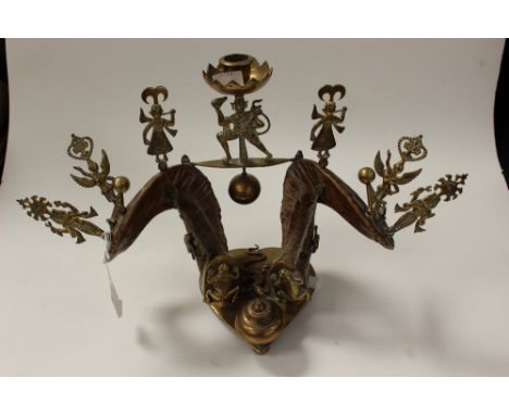Indian officers inkwell, brass figurines mounted on rams horns, c1900 colonial interest. 6 Figurines and a central figure can