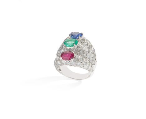 A ringGold 750/000Set with oval cut sapphire, emerald and ruby and 114 brilliant cut diamonds totalling approximately 3,42 ct