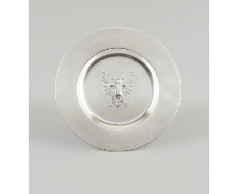 A small plateSilver 916/000Plain decoration with central eagleOporto hallmark (1938-1984) and commercial mark BAPTISTA - R. P