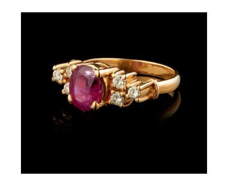A ringGold 800/000Set with oval cut ruby and 6 brilliant cut diamonds totalling approximately 0,35 ct.20th / 21st centuryPost