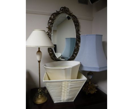 An early 20th century framed bevel edged mirror together with a gilt metal and china table lamp and shade, a contemporary tab