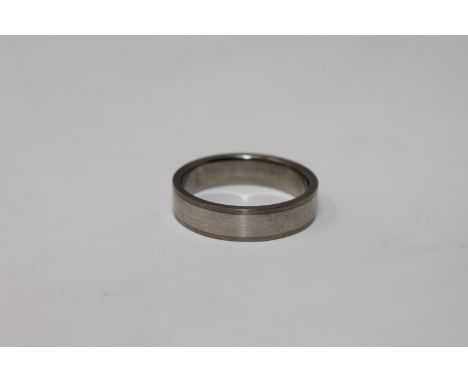 A Titanium wedding band, size W CONDITION REPORT: 4g