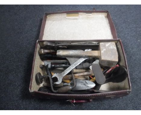 A box of vintage and later hand tools and joinery tools 